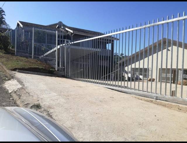 8 BEDROOM HOUSE FOR SALE IN CLAIRE ESTATE